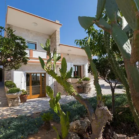 Eleonora Con Piscina Fronte Mare Willa *