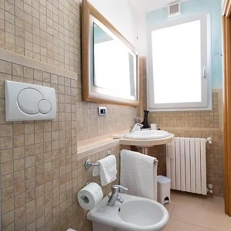 Eleonora Con Piscina Fronte Mare Willa *