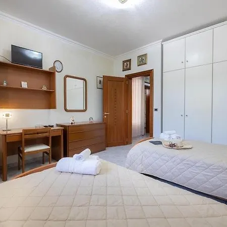 Eleonora Con Piscina Fronte Mare *