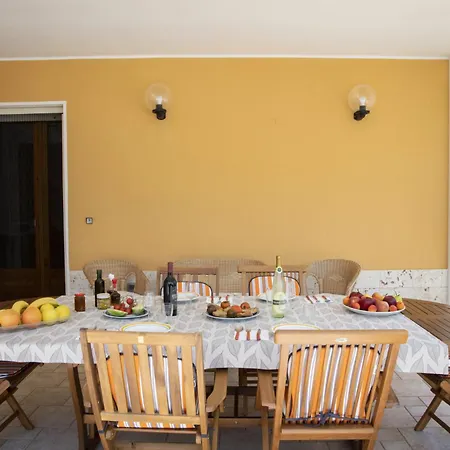 Eleonora Con Piscina Fronte Mare Willa Capilungo