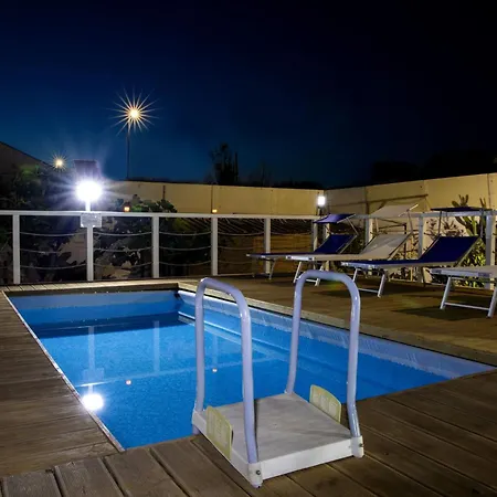 Eleonora Con Piscina Fronte Mare