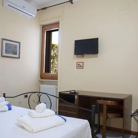 Eleonora Con Piscina Fronte Mare Willa