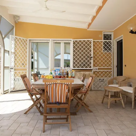 Eleonora Con Piscina Fronte Mare Willa Capilungo