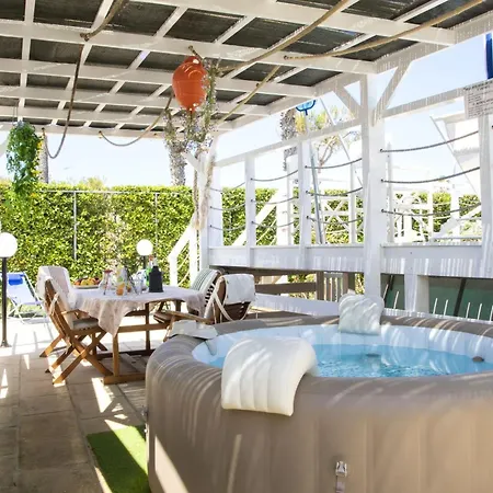 Eleonora Con Piscina Fronte Mare Willa *