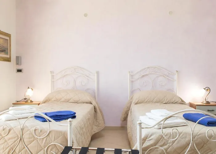 Eleonora Con Piscina Fronte Mare Villa