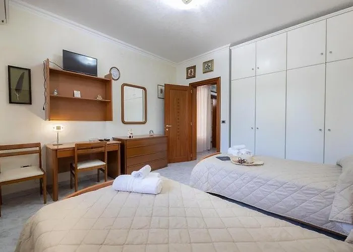 Eleonora Con Piscina Fronte Mare *