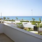 Eleonora Con Piscina Fronte Mare