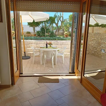 Βίλα Eleonora Con Piscina Fronte Mare Capilungo