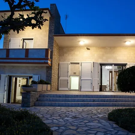 Villa Eleonora Con Piscina Fronte Mare Capilungo