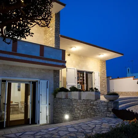 Βίλα Eleonora Con Piscina Fronte Mare Capilungo