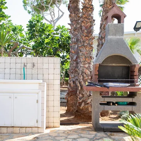 Eleonora Con Piscina Fronte Mare Villa