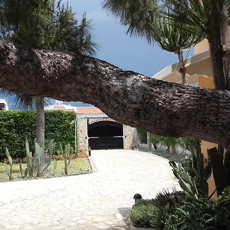 Eleonora Con Piscina Fronte Mare Villa Capilungo