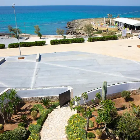 Eleonora Con Piscina Fronte Mare
