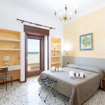 Eleonora Con Piscina Fronte Mare Villa Capilungo