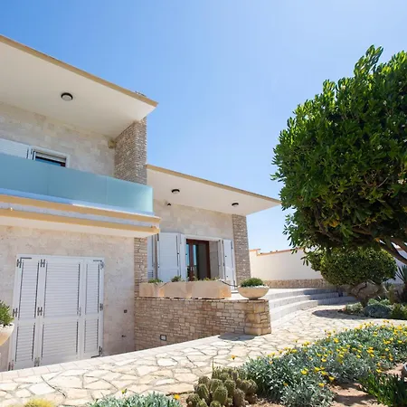 Eleonora Con Piscina Fronte Mare Villa Capilungo